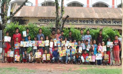 শিশু শিক্ষার্থী ও অবিভাবকদের মাঝে ‘সবার পাঠশালা’র বই-গাছ বিতরণ